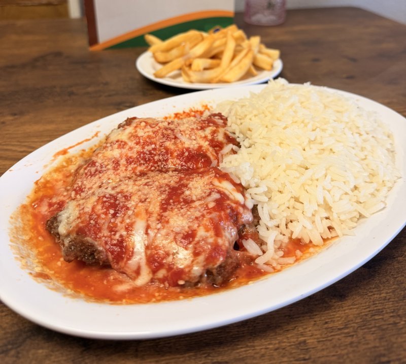 PARMEGIANA DE FRANGO