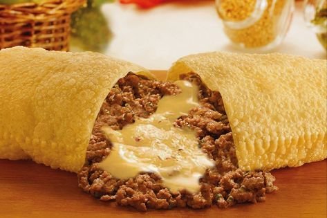 PASTEL DE CARNE COM QUEIJO